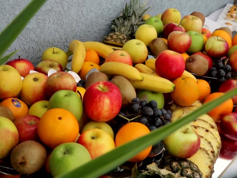 Sto pun voća, ananas, pomorandža, jabuka, banana, limun..